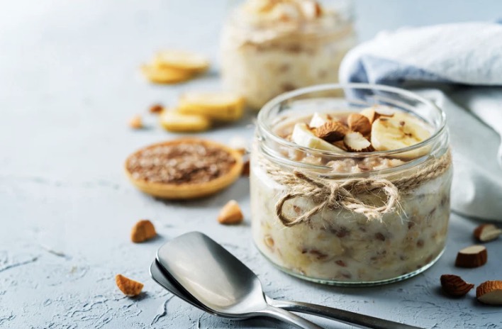 Oatmeal with Flaxseeds & Almond Butter