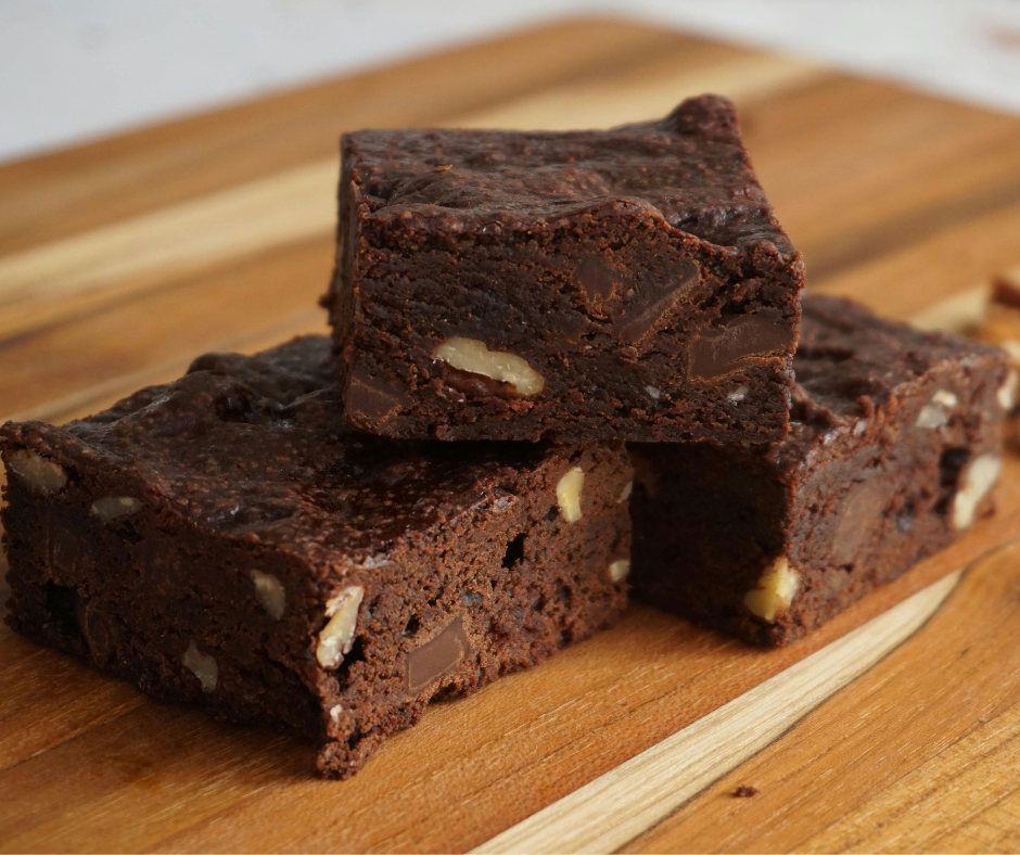 Chocolate Fudge: Decadent, Healthy & Only 4 Ingredients