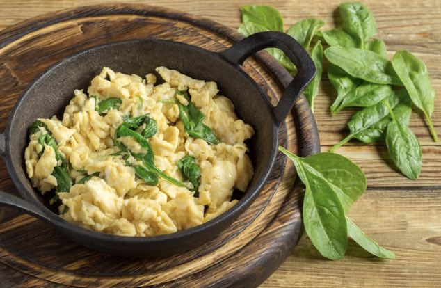 Spinach & Egg Scramble with Cottage Cheese