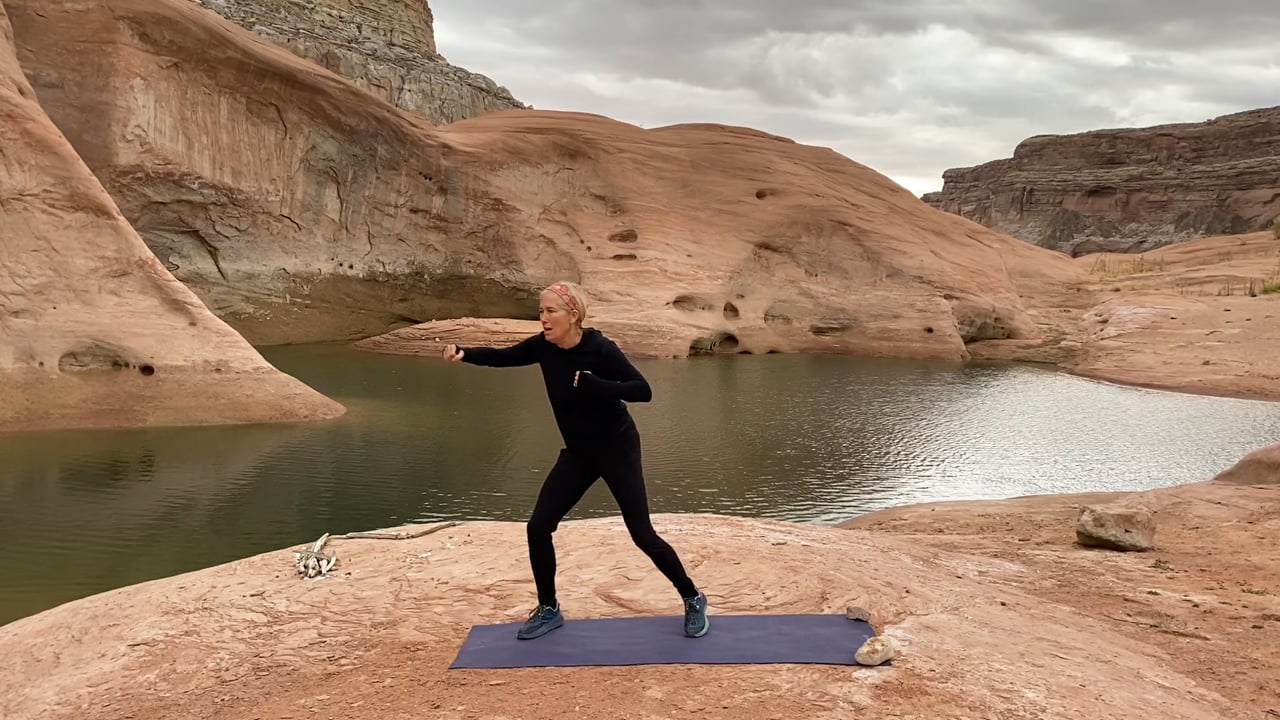 10-Min.-Workouts-Kickboxing-on-Lake-Powell-1